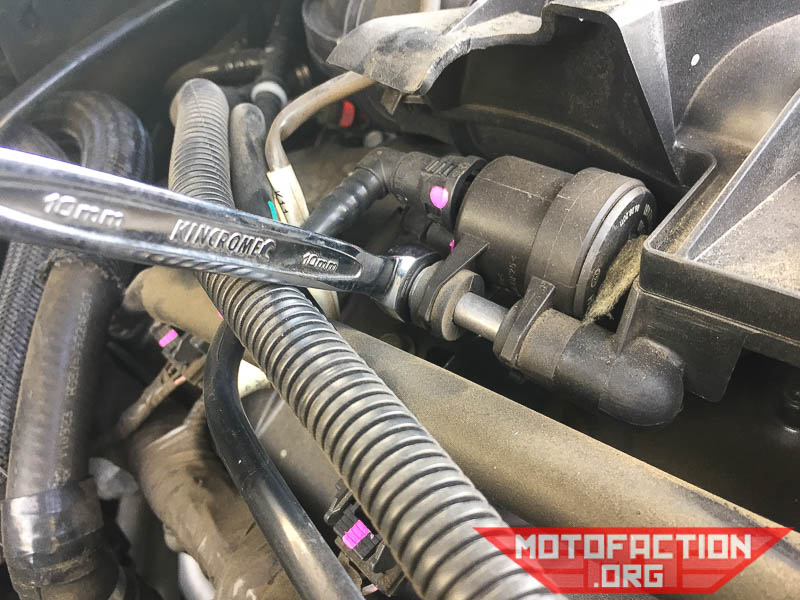 Here's how to change the spark plugs on a Holden Commodore VE or VF LFX 3.6L SIDI engine, as shown on MotoFaction.org.
