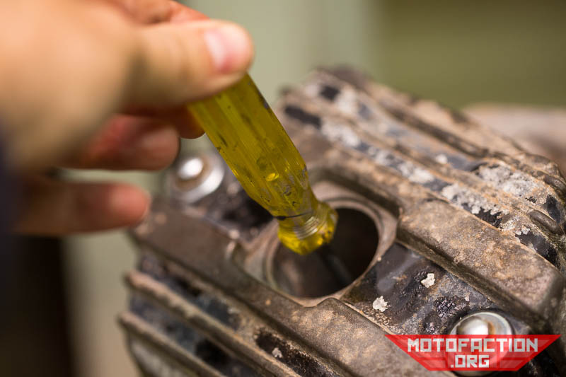 Here's how to test for blown big end bearings on your car or motorcycle using nothing other than a socket and screwdriver, commonly called the clunk test.
