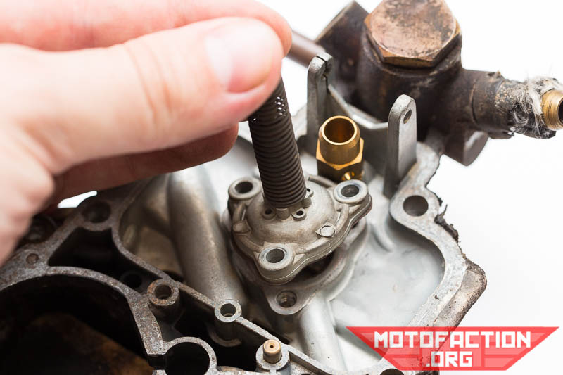 Here's how to assess and remove the power valve in your Weber 32/36 DGV, DGEV or DGAV carburetor as shown on MotoFaction.org.