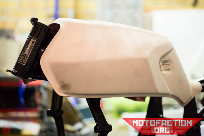 Does a Honda CX500 standard tank fit on the triple backbone frame of the CX650E, CX500E, GL500 and GL650? Here are some photos demonstrating the fit.