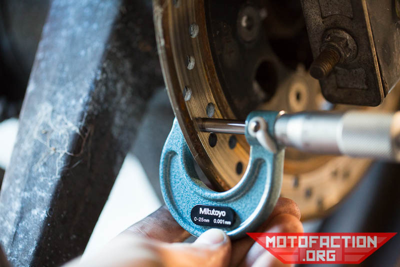 Here's how to check the brake disc or rotor thickness on a Hyosung GT250, GT250R, GT250V motorcycle using digital vernier calipers or a micrometer as shown on MotoFaction.org. These rotors have a ridge at the edge - making it a little harder to check!