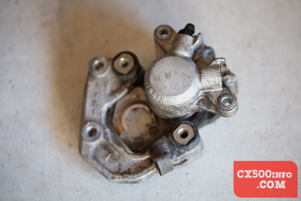 honda-cx500-front-disc-brake-caliper-rebuild-part-01-13