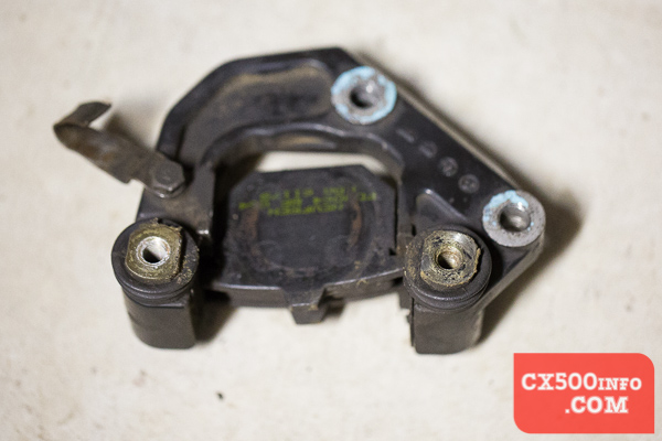 honda-cx500-how-to-remove-and-clean-lube-lubricate-grease-slide-pins-brake-caliper-8