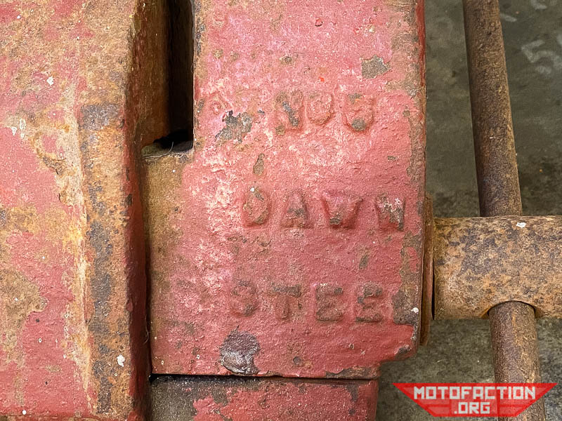 Here is a review and restoration or refurbishment of a Dawn Australian-made No 5 cast steel offset engineers bench vice.