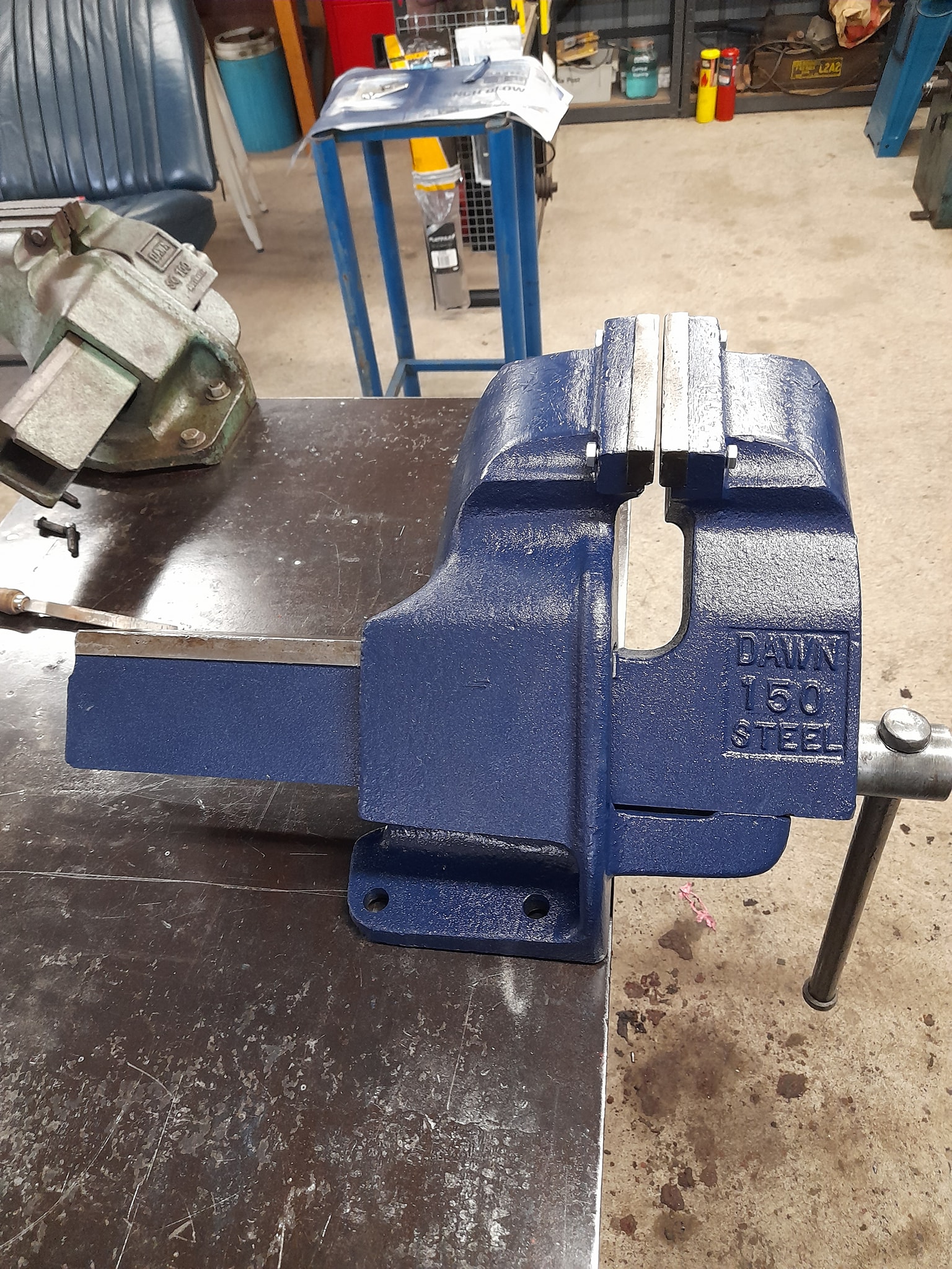 Here is an example of a suitable dark blue colour for a Dawn cast steel vice.